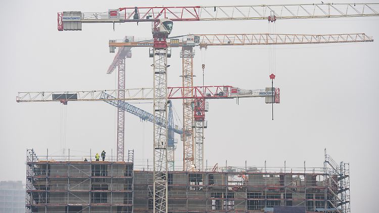 Baukräne in Hamburg: "Wir bauen am Bedarf vorbei", so der IW.