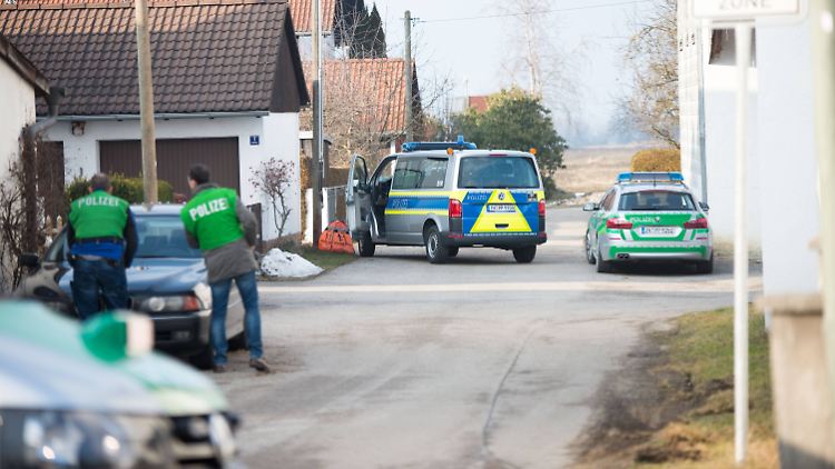 Razzia gegen Reichsbürger in Bayern February 7, 2017 - 8am Landsham near Munich- Approximately 30 heavily-armed police in Germany initiated another series of raids against the so-called Reichsbuerger (citizens of the reich, sovereign citizens) who believe The Third Reich is still the legitimate government of Germany and also have been increasingly violent, with recent shootouts with police turning deadly and injurious. Bavaria was the focus of today s raid, including the Bundesstaat Bayern group. Raids were initiated due to Gewerbsmaessige Urkuendenfaelschung , roughly translated to falsification of documents PUBLICATIONxINxGERxSUIxAUTxONLY - ZUMAb160 20170207_zbp_b160_005 Copyright: xSachellexBabbarx

Raid against Reich Citizenship  in Bavaria February 7 2017 8am  Near Munich approximately 30 heavily Armed Police in Germany initiated Another Series of Raids against The as called Reichsbuerger Citizens of The Reich Sovereign Citizens Who Believe The Third Reich IS quiet The legitimate Government of Germany and Thus have been increasingly Violent With Recent shootout With Police Turning Deadly and injurious Bavaria what The Focus of Today S Raid including The Federal state Bavaria Group Raids Were initiated Due to   roughly translated to falsification of Documents PUBLICATIONxINxGERxSUIxAUTxONLY ZUMAb160 20170207_zbp_b160_005 Copyright xSachellexBabbarx  