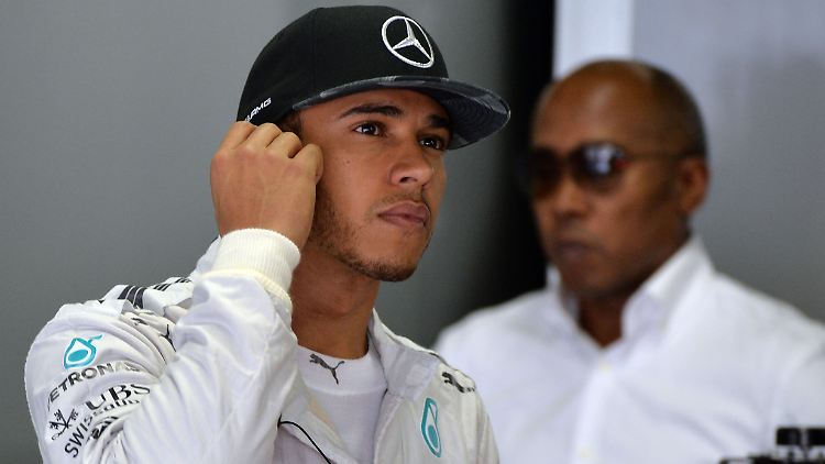 Anthony Hamilton (r.) weiß, wie sein Sohn Lewis als Formel-1-Fahrer tickt.