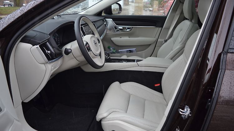 Die Sitze sind - wie man es von Volvo kennt - eine Schmeichelei für Po und Rücken.