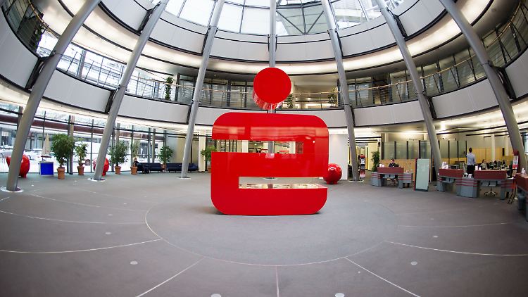 Negativzinsen für Privatkunden sollten "so lange wie möglich" vermieden werden, heißt es bei der Haspa. 