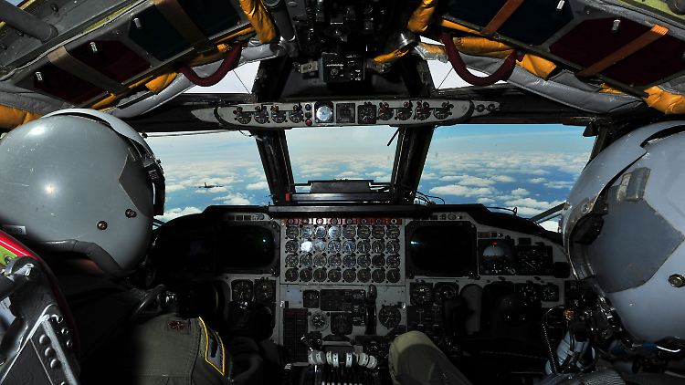 Trump steht an der Spitze einer riesigen Militärmaschinerie: Im Bild üben Piloten eines strategischen Bombers vom Typ B-52H "Stratofortress" den Luftangriff im Formationsflug.