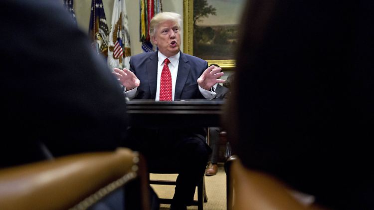 Donald Trump wird so langsam ungeduldig. Noch immer wartet der große Teil seines Kabinetts auf die Bestätigung des Kongresses.