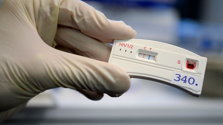 Der Mann machte trotz der Bitte seiner Freundin nur einen Gesundheitscheck statt eines HIV-Tests.