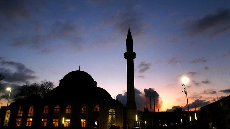 In den Ditib-Moscheen rumort es. Viele Gemeindemitglieder sollen unzufrieden sein mit dem großen Einfluss der türkischen Regierung.