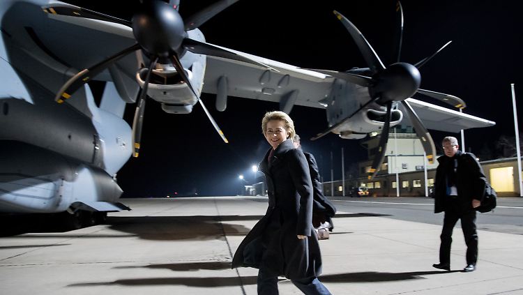 Die Verteidigungsministerin flog zum ersten Mal mit dem A400M.