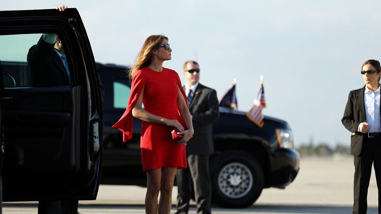 First Lady Melania Trump in Mar-a-Lago: Ihr Outfit kommt zum größten Teil aus Frankreich.
