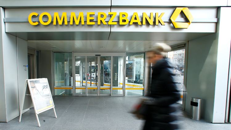 A woman walks past a branch of Commerzbank before the bank's annual news conference in Frankfurt, Germany, February 9, 2017.      REUTERS/Ralph Orlowski