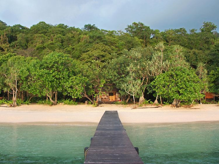 Perfekte Bedingungen: Die Tauchschule des Selayar Dive Resort liegt nur ein paar Schritte vom Steg entfernt.