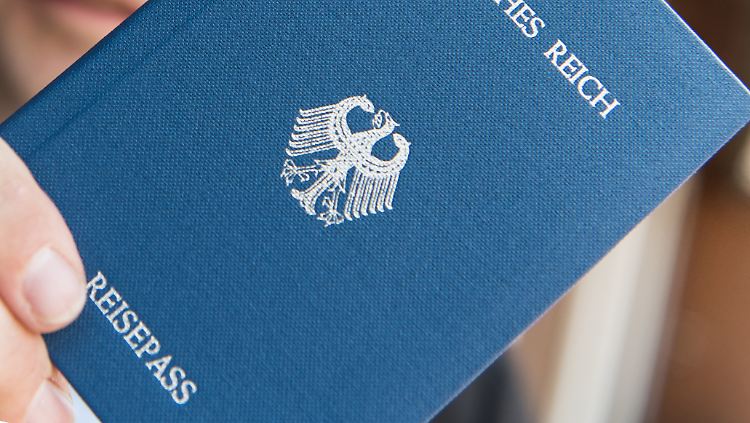 Ein selbsterstellter Reisepass eines "Reichsbürgers".