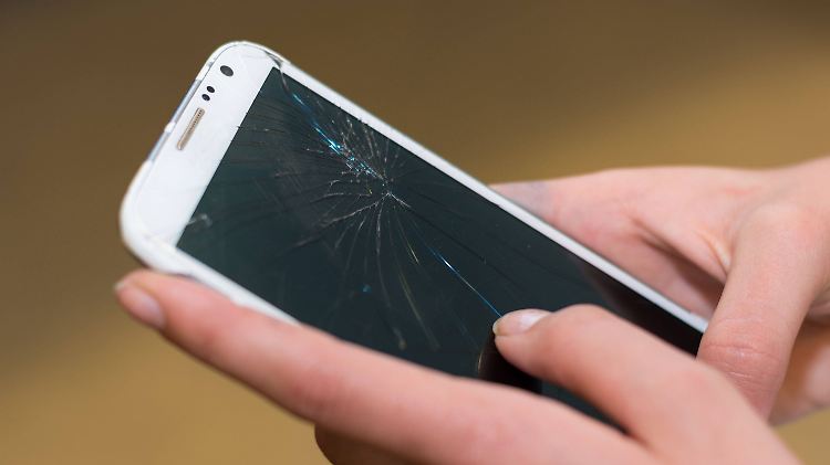 Das Display ist kaputt: Einschicken oder selbst reparieren?