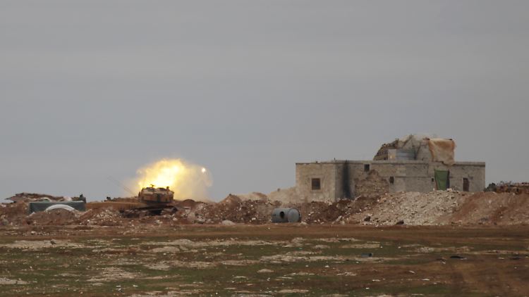 Ein Panzer der türkischen Armee auf syrischem Staatsgebiet