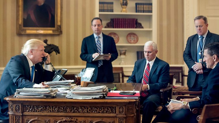 Donald Trump hat nach langem Zögern mit Chinas Präsidenten Xi Jinping telefoniert.