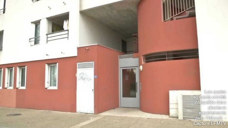 In diesem Haus sollen die Verdächtigen laut dem Nachrichtensender BFMTV festgenommen worden sein.