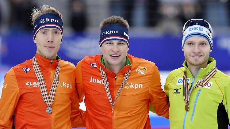 Beckert, der seinen Erfolg von der WM 2015 wiederholte, musste nur Titelverteidiger Sven Kramer (12:38,89) und Olympiasieger Jorrit Bergsma (12:43,95/beide Niederlande) den Vortritt lassen.