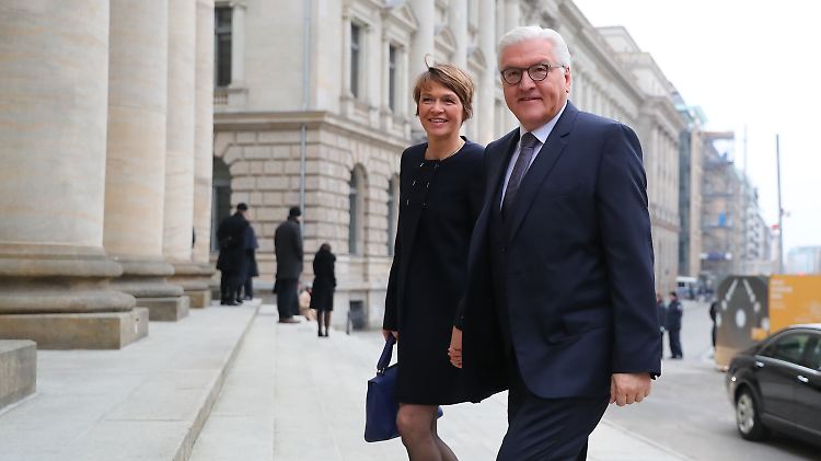 Ex-Kanzler Schröder lobte Elke Büdenbender mal als "selbstbewusst, intelligent, einfach toll".