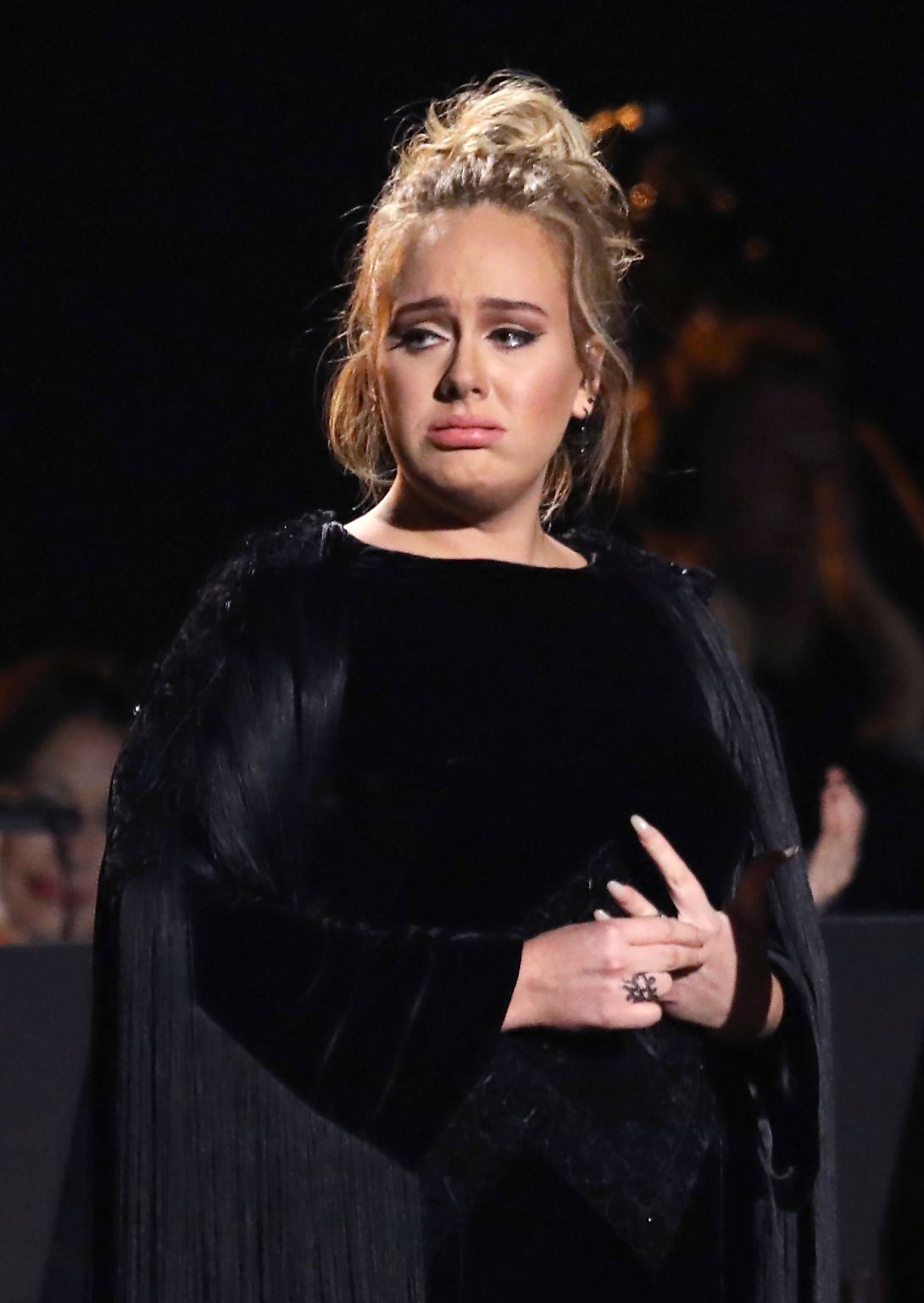Bei diesem Gesichtsausdruck könnte man glatt den Eindruck bekommen, die 59. Grammy-Verleihung sei enttäuschend verlaufen für die britische Sängerin Adele. Doch fehlender Erfolg ist nicht das Problem der 28-Jährigen, ... 