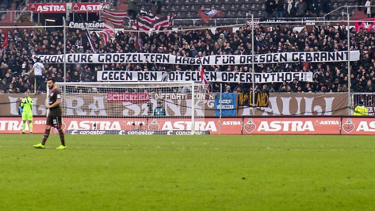 Mit dem Banner sei "eine Grenze überschritten worden, werden dort doch die Toten der Luftangriffe auf Dresden verhöhnt": Der FC St. Pauli bittet um Entschuldigung.