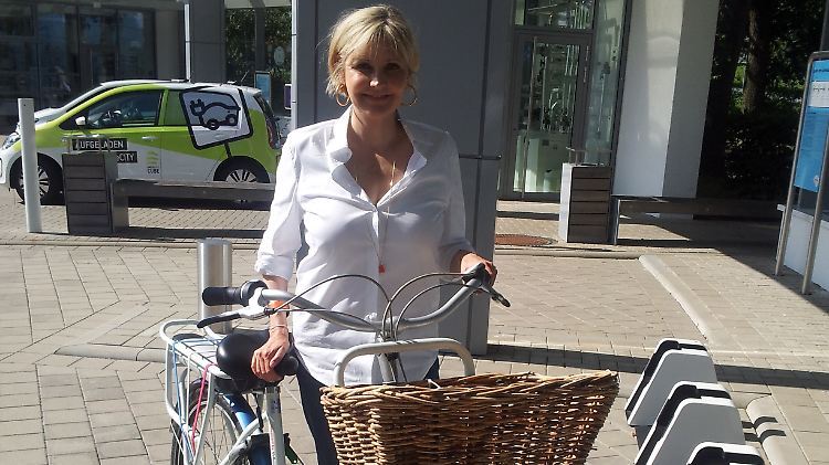 Katharina Schubert_bei Ihrer Fahrradtour durch Wolfsburg 2.jpg
