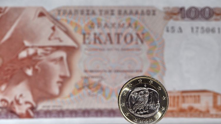 Nur knapp ein Drittel der Griechen will die Drachme zurück.
