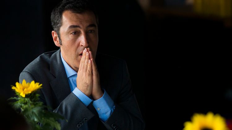 Schwierige Zeiten: 2013 schnitten die Grünen bei der Bundestagswahl nicht nur schlecht ab. Schwarz-Grün-Befürworter Cem Özdemir musste auch noch mitansehen, wie die Grünen die Chance zum Mitregieren verstreichen ließen.