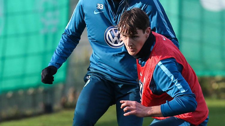 Statt mit Mario Gomez (l.) trainiert Philipp Wollscheid künftig mit den Amateuren.