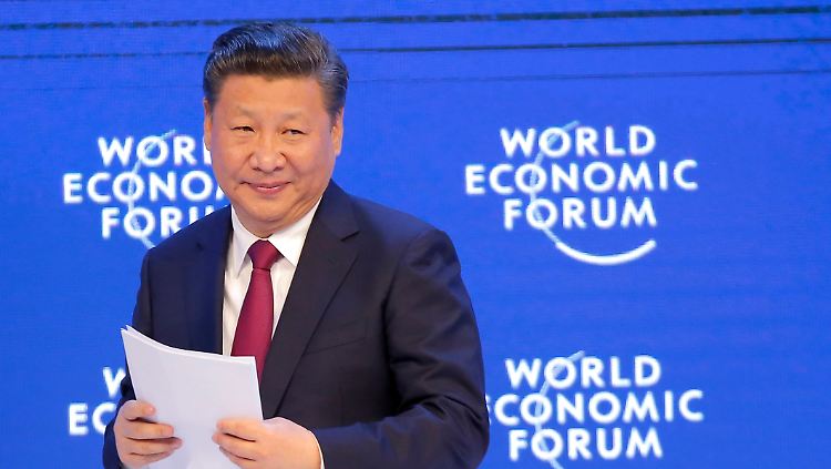 Der chinesische Präsident Xi besuchte im Januar das Weltwirtschaftsforum in Davos. Seine Regierung soll chinesische Firmen bei Übernahmen helfen, um sich Patente und Technologien zu sichern.