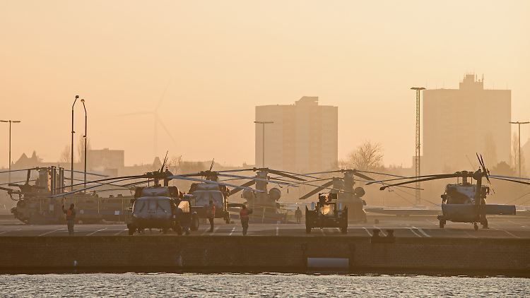 US-Hubschrauber starteten in Bremerhaven Richtung Osteuropa. Dort sollen sie helfen, die Nato-Ostflanke zu stärken.