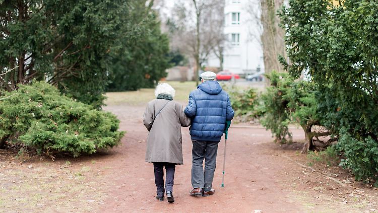In Ost und West soll es in wenigen Jahren keine Unterschiede mehr bei der Rente geben.