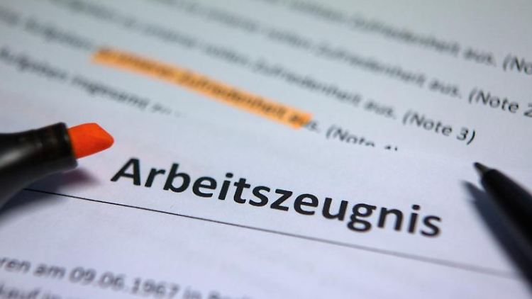 Ein spöttischer Gesamteindruck darf im Arbeitszeugnis nicht entstehen. 