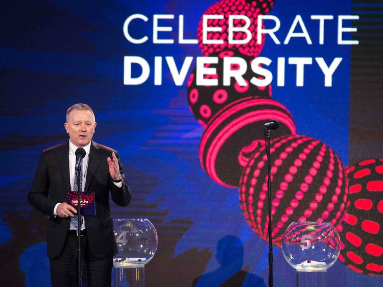 "Celebrate Diversity" - der ESC will in diesem Jahr die Vielfalt feiern. Aber ob Jon Ola Sand gerade zum Feiern zumute ist?