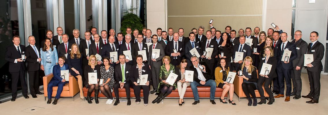 Glückliche Gewinner bei der Preisverleihung in der Berliner Bertelsmannrepräsentanz.