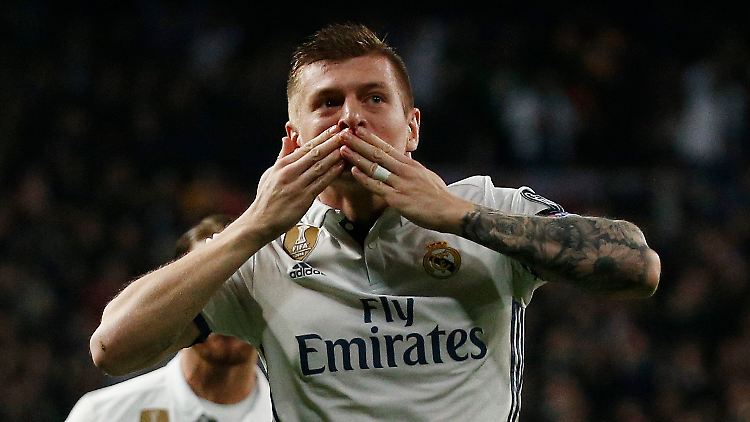 Toni Kroos machte das 2:1 für Real Madrid gegen Neapel.