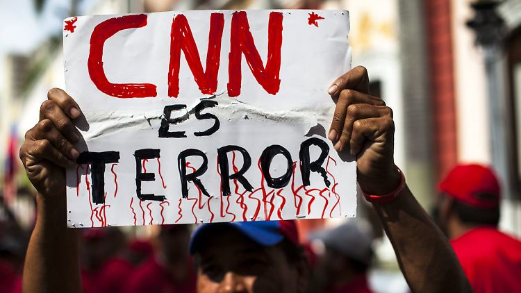 Ein venezolanischer Öl-Arbeiter protestiert. (Archivbild aus dem Jahr 2015)