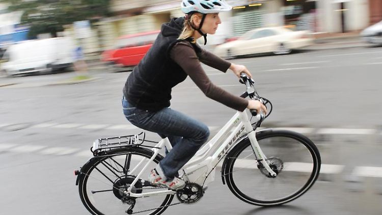 An ein Fahrrad mit Elektroantrieb muss man sich erst gewöhnen.