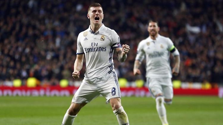Toni Kroos trifft gegen Neapel zum ersten mal für Real Madrid in der Champions League.