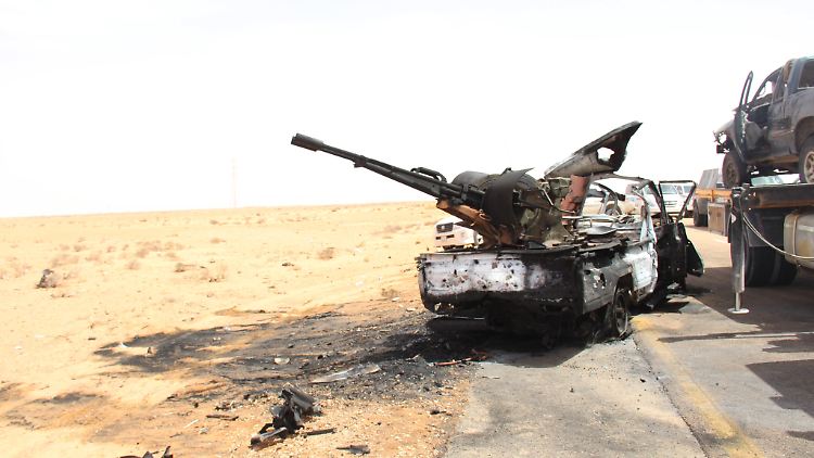 Immer wieder tödliche Anschläge in Libyen - hier war in Misrata im April eine Autobombe explodiert.