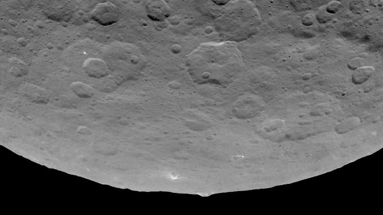 "Ceres" ist das größte und massereichste Objekt im Asteroidengürtel.  