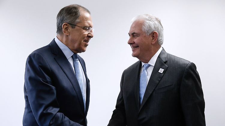Eine Zusammenarbeit kann sich US-Außenminister Tillerson (r.) nur in bestimmten Feldern vorstellen.