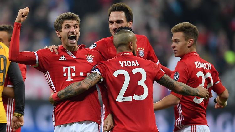 Bajuwarische Glückseligkeit: Thomas Müller und seine Kollegen bejubeln das 5:1 gegen den FC Arsenal.