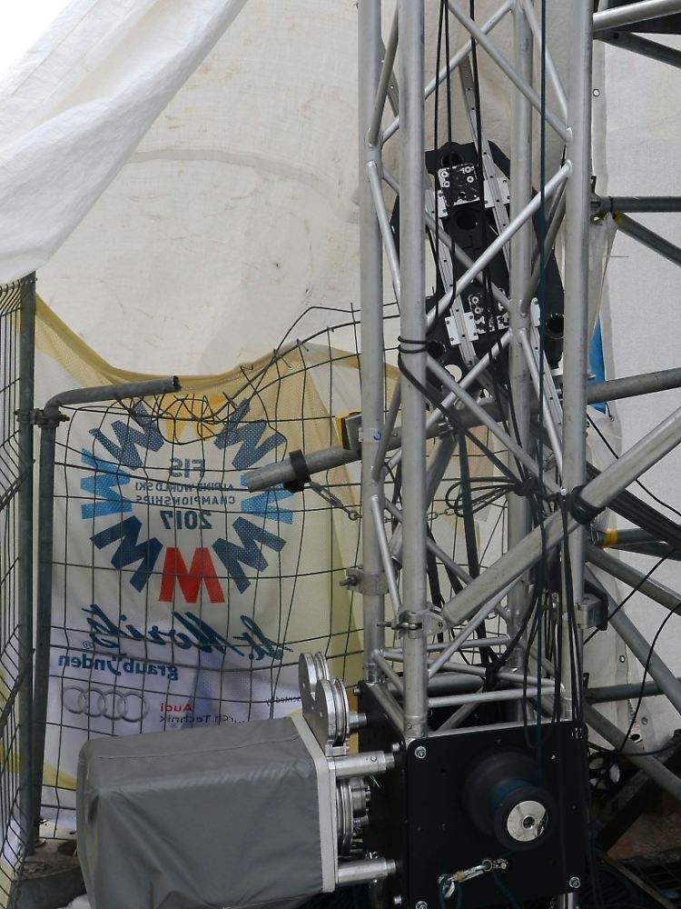 Die abgestürzte mobile Kamera war an einem Seil befestigt, das vom Ziel bis zum Start gespannt war.