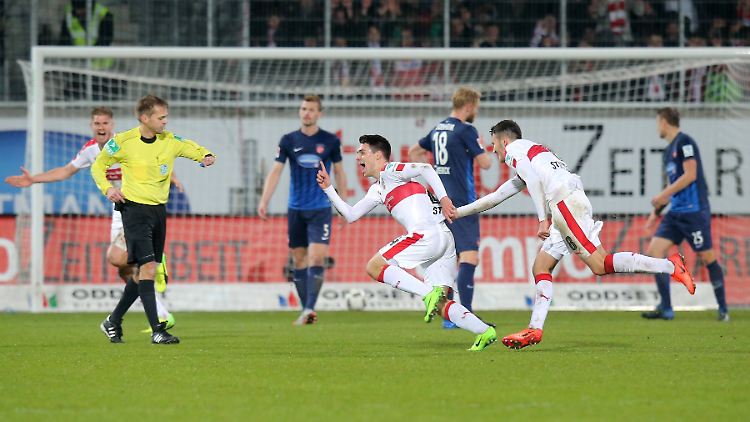 Mit einem Knaller aus 20 Metern bescherte Josip Brekalo dem VfB Stuttgart den Sieg in Heidenheim.