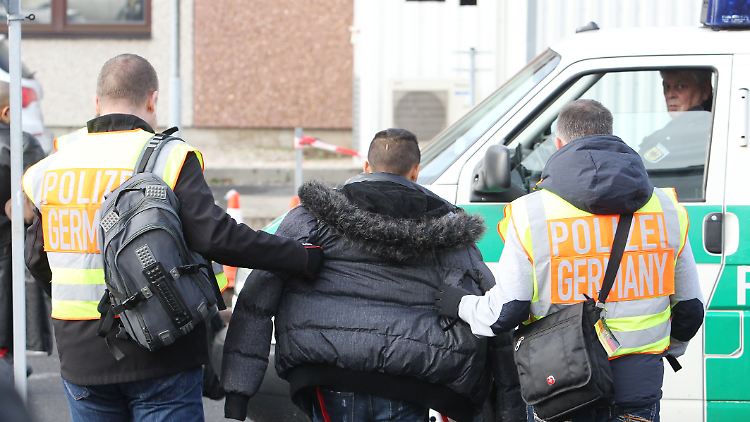 Die Feststellung der Identität ist einer der entscheidenden Schritte im Asylverfahren - und für eventuelle Abschiebungen.
