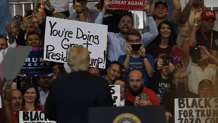 Auf seine Anhänger kann Trump sich verlassen. Sie bilden allerdings nur ungefähr die Hälfte der USA ab.