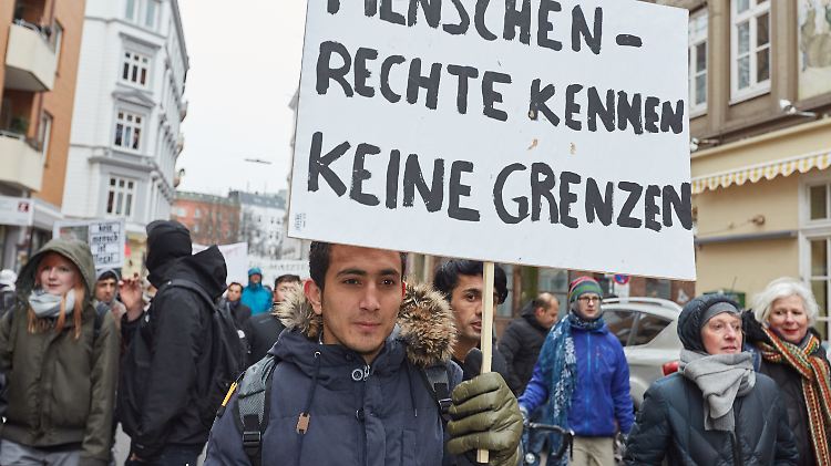 Politiker setzten auf Hetze und Spaltung, kritisiert Amnesty International.