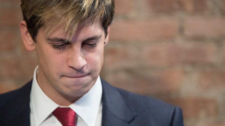Milo Yiannopoulos verkündet sein Ende als Autor bei "Breitbart" in einer Pressekonferenz. 