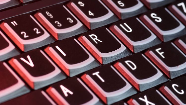 Hat die Schutzsoftware einen Virus entdeckt, sollte die infizierte Datei in die Quarantäne verschoben werden.