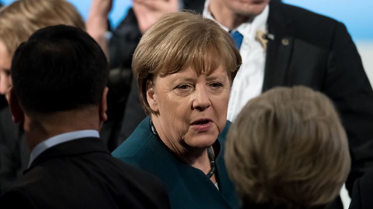 Angela Merkel muss den Krach mit dem IWF entschärfen. Sonst fliegt ihr die Euro-Rettung um die Ohren.