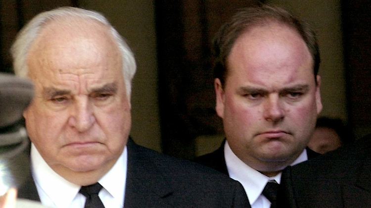 Altkanzler Helmut Kohl und sein ältester Sohn Walter: Ließ Angela Merkel ihre Freundin Hannelore Kohl in schwerer Situation fallen?