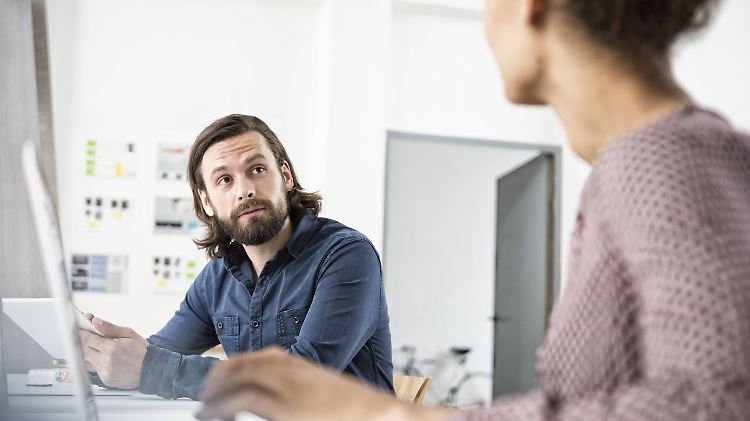 Paare teilen sich oft ein Arbeitszimmer. Sie können jetzt mehr Steuern sparen.